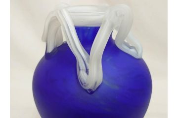 ガラス工芸家 藤田喬平　見惚れるほど鮮やかな瑠璃色の花瓶(手吹き、花器、花入、花生、花器、壷、壺、共箱付き)(R-078886)