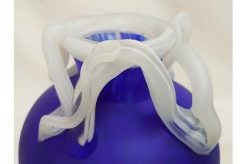 ガラス工芸家 藤田喬平　見惚れるほど鮮やかな瑠璃色の花瓶(手吹き、花器、花入、花生、花器、壷、壺、共箱付き)(R-078886)
