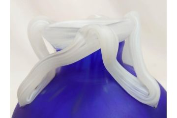 ガラス工芸家 藤田喬平　見惚れるほど鮮やかな瑠璃色の花瓶(手吹き、花器、花入、花生、花器、壷、壺、共箱付き)(R-078886)
