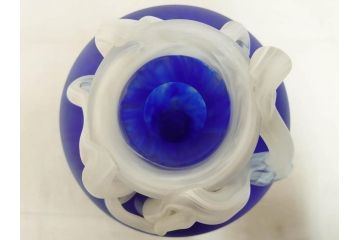 ガラス工芸家 藤田喬平　見惚れるほど鮮やかな瑠璃色の花瓶(手吹き、花器、花入、花生、花器、壷、壺、共箱付き)(R-078886)