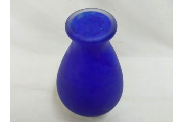 ガラス工芸家 藤田喬平　見惚れるほど鮮やかな瑠璃色の花瓶(手吹き、花器、花入、花生、花器、壷、壺、共箱付き)(R-078886)