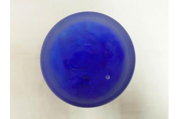 ガラス工芸家 藤田喬平　見惚れるほど鮮やかな瑠璃色の花瓶(手吹き、花器、花入、花生、花器、壷、壺、共箱付き)(R-078886)