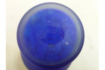 ガラス工芸家 藤田喬平　見惚れるほど鮮やかな瑠璃色の花瓶(手吹き、花器、花入、花生、花器、壷、壺、共箱付き)(R-078886)