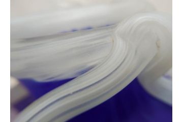 ガラス工芸家 藤田喬平　見惚れるほど鮮やかな瑠璃色の花瓶(手吹き、花器、花入、花生、花器、壷、壺、共箱付き)(R-078886)