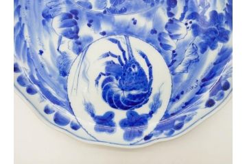 明治期　伊万里　染付　輪花型　約38cm　1尺2寸　丹念に絵付けされた花鳥や海老の図が見事な大皿(尺皿、陶器、エビ、海老、えび、風景、花鳥図、山水図、和食器、和皿、一尺二寸)(R-078890)