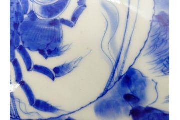 明治期　伊万里　染付　輪花型　約38cm　1尺2寸　丹念に絵付けされた花鳥や海老の図が見事な大皿(尺皿、陶器、エビ、海老、えび、風景、花鳥図、山水図、和食器、和皿、一尺二寸)(R-078890)