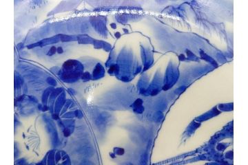 明治期　伊万里　染付　輪花型　約38cm　1尺2寸　丹念に絵付けされた花鳥や海老の図が見事な大皿(尺皿、陶器、エビ、海老、えび、風景、花鳥図、山水図、和食器、和皿、一尺二寸)(R-078890)