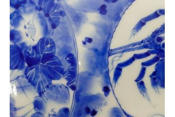 明治期　伊万里　染付　輪花型　約38cm　1尺2寸　丹念に絵付けされた花鳥や海老の図が見事な大皿(尺皿、陶器、エビ、海老、えび、風景、花鳥図、山水図、和食器、和皿、一尺二寸)(R-078890)