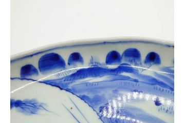 明治期　伊万里　染付　輪花型　約38cm　1尺2寸　丹念に絵付けされた花鳥や海老の図が見事な大皿(尺皿、陶器、エビ、海老、えび、風景、花鳥図、山水図、和食器、和皿、一尺二寸)(R-078890)