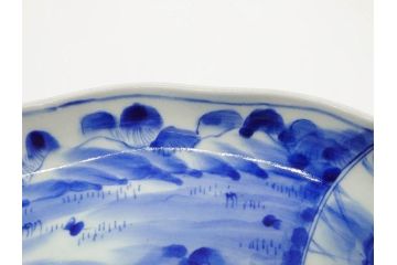 明治期　伊万里　染付　輪花型　約38cm　1尺2寸　丹念に絵付けされた花鳥や海老の図が見事な大皿(尺皿、陶器、エビ、海老、えび、風景、花鳥図、山水図、和食器、和皿、一尺二寸)(R-078890)