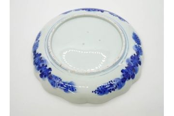 明治期　伊万里　染付　輪花型　約38cm　1尺2寸　丹念に絵付けされた花鳥や海老の図が見事な大皿(尺皿、陶器、エビ、海老、えび、風景、花鳥図、山水図、和食器、和皿、一尺二寸)(R-078890)