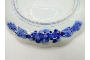 明治期　伊万里　染付　輪花型　約38cm　1尺2寸　丹念に絵付けされた花鳥や海老の図が見事な大皿(尺皿、陶器、エビ、海老、えび、風景、花鳥図、山水図、和食器、和皿、一尺二寸)(R-078890)