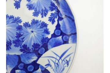 明治期　伊万里　染付　窓絵　約40cm　1尺3寸　草花文が美しい大皿(菊?、陶器、尺皿、風景、和食器、和皿、一尺三寸)(R-078891)