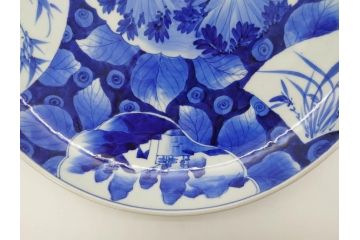 明治期　伊万里　染付　窓絵　約40cm　1尺3寸　草花文が美しい大皿(菊?、陶器、尺皿、風景、和食器、和皿、一尺三寸)(R-078891)