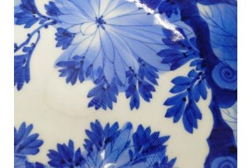 明治期　伊万里　染付　窓絵　約40cm　1尺3寸　草花文が美しい大皿(菊?、陶器、尺皿、風景、和食器、和皿、一尺三寸)(R-078891)