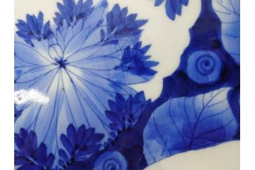 明治期　伊万里　染付　窓絵　約40cm　1尺3寸　草花文が美しい大皿(菊?、陶器、尺皿、風景、和食器、和皿、一尺三寸)(R-078891)