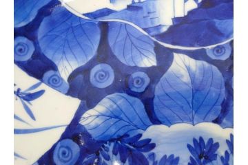 明治期　伊万里　染付　窓絵　約40cm　1尺3寸　草花文が美しい大皿(菊?、陶器、尺皿、風景、和食器、和皿、一尺三寸)(R-078891)