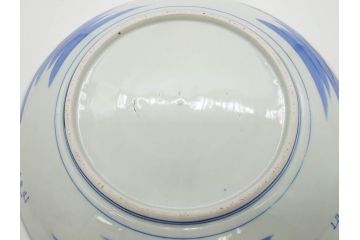 明治期　伊万里　染付　窓絵　約40cm　1尺3寸　草花文が美しい大皿(菊?、陶器、尺皿、風景、和食器、和皿、一尺三寸)(R-078891)