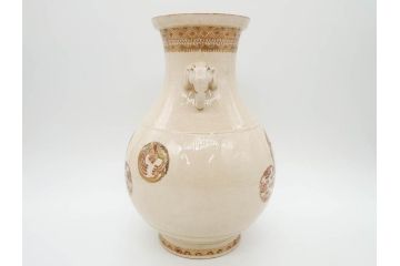 時代物　在銘 大迫　薩摩焼　白薩摩　双耳　金彩で緻密に描かれたデザインが華麗な花瓶(壺、花器、花入、花生、象耳、壷、つぼ、ゾウ、龍、鳳凰、裏印)(R-078894)