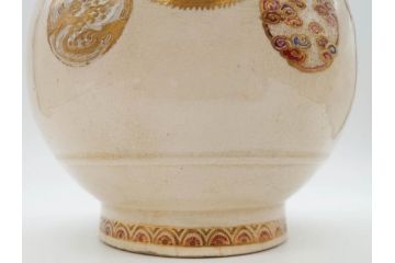 時代物　在銘 大迫　薩摩焼　白薩摩　双耳　金彩で緻密に描かれたデザインが華麗な花瓶(壺、花器、花入、花生、象耳、壷、つぼ、ゾウ、龍、鳳凰、裏印)(R-078894)