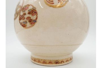 時代物　在銘 大迫　薩摩焼　白薩摩　双耳　金彩で緻密に描かれたデザインが華麗な花瓶(壺、花器、花入、花生、象耳、壷、つぼ、ゾウ、龍、鳳凰、裏印)(R-078894)