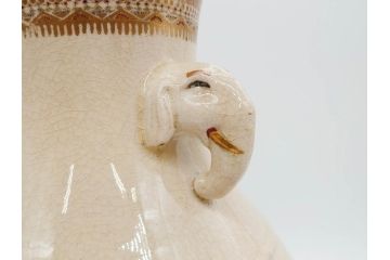 時代物　在銘 大迫　薩摩焼　白薩摩　双耳　金彩で緻密に描かれたデザインが華麗な花瓶(壺、花器、花入、花生、象耳、壷、つぼ、ゾウ、龍、鳳凰、裏印)(R-078894)