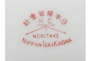 オールドノリタケ　NORITAKE　ヤジロベー印　くつろぎの一時を楽しめるティーセット(ティーポット、クリーマー、シュガーポット、C&S6客、ティーカップ&ソーサー、柿、日本陶器會社、果物、洋食器、箱付き)(R-078895)