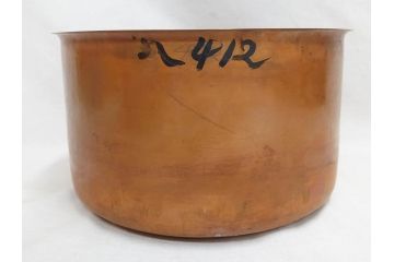 明治期　時代物　上手物　彫刻　鎌倉彫り　菊文　艶やかな漆の濃淡が美しい高級感のある火鉢2点セット(漆器、木製、丸火鉢、手あぶり、共箱付き、火箸付き)(R-078898)