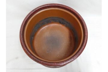 明治期　時代物　上手物　彫刻　鎌倉彫り　菊文　艶やかな漆の濃淡が美しい高級感のある火鉢2点セット(漆器、木製、丸火鉢、手あぶり、共箱付き、火箸付き)(R-078898)