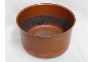明治期　時代物　上手物　彫刻　鎌倉彫り　菊文　艶やかな漆の濃淡が美しい高級感のある火鉢2点セット(漆器、木製、丸火鉢、手あぶり、共箱付き、火箸付き)(R-078898)
