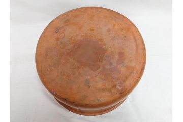 明治期　時代物　上手物　彫刻　鎌倉彫り　菊文　艶やかな漆の濃淡が美しい高級感のある火鉢2点セット(漆器、木製、丸火鉢、手あぶり、共箱付き、火箸付き)(R-078898)