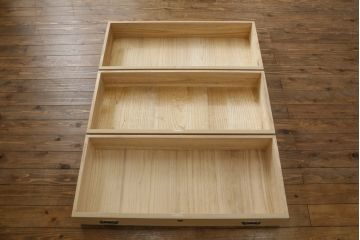 中古　美品!!　伝統工芸士　小林雄蔵作　品のある佇まいが和の雰囲気を引き立てる加茂総桐箪笥(胴丸、総桐たんす、着物箪笥、衣装箪笥、引き出し、和タンス)(定価約140万円)(R-078900)