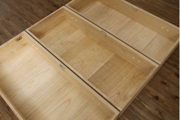 中古　美品!!　伝統工芸士　小林雄蔵作　品のある佇まいが和の雰囲気を引き立てる加茂総桐箪笥(胴丸、総桐たんす、着物箪笥、衣装箪笥、引き出し、和タンス)(定価約140万円)(R-078900)