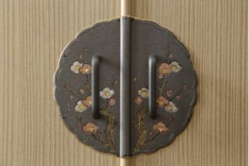 中古　美品!!　伝統工芸士　小林雄蔵作　品のある佇まいが和の雰囲気を引き立てる加茂総桐箪笥(胴丸、総桐たんす、着物箪笥、衣装箪笥、引き出し、和タンス)(定価約140万円)(R-078900)