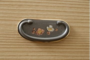 中古　美品!!　伝統工芸士　小林雄蔵作　品のある佇まいが和の雰囲気を引き立てる加茂総桐箪笥(胴丸、総桐たんす、着物箪笥、衣装箪笥、引き出し、和タンス)(定価約140万円)(R-078900)