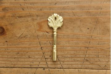中古　美品!!　伝統工芸士　小林雄蔵作　品のある佇まいが和の雰囲気を引き立てる加茂総桐箪笥(胴丸、総桐たんす、着物箪笥、衣装箪笥、引き出し、和タンス)(定価約140万円)(R-078900)