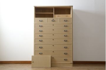 中古　美品　伝統工芸士　小林雄蔵作　品のある佇まいが和の雰囲気を引き立てる加茂総桐箪笥(胴丸、総桐たんす、衣装箪笥、収納箪笥、引き出し、和タンス)(定価約140万円)(R-078901)
