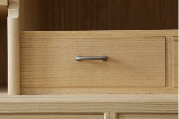 中古　美品　伝統工芸士　小林雄蔵作　品のある佇まいが和の雰囲気を引き立てる加茂総桐箪笥(胴丸、総桐たんす、衣装箪笥、収納箪笥、引き出し、和タンス)(定価約140万円)(R-078901)