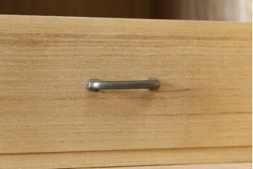中古　美品　伝統工芸士　小林雄蔵作　品のある佇まいが和の雰囲気を引き立てる加茂総桐箪笥(胴丸、総桐たんす、衣装箪笥、収納箪笥、引き出し、和タンス)(定価約140万円)(R-078901)