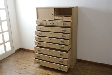 中古　美品　伝統工芸士　小林雄蔵作　品のある佇まいが和の雰囲気を引き立てる加茂総桐箪笥(胴丸、総桐たんす、衣装箪笥、収納箪笥、引き出し、和タンス)(定価約140万円)(R-078901)