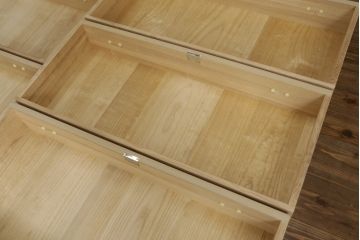 中古　美品　伝統工芸士　小林雄蔵作　品のある佇まいが和の雰囲気を引き立てる加茂総桐箪笥(胴丸、総桐たんす、衣装箪笥、収納箪笥、引き出し、和タンス)(定価約140万円)(R-078901)