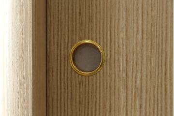中古　美品　伝統工芸士　小林雄蔵作　品のある佇まいが和の雰囲気を引き立てる加茂総桐箪笥(胴丸、総桐たんす、衣装箪笥、収納箪笥、引き出し、和タンス)(定価約140万円)(R-078901)