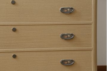 中古　美品　伝統工芸士　小林雄蔵作　品のある佇まいが和の雰囲気を引き立てる加茂総桐箪笥(胴丸、総桐たんす、衣装箪笥、収納箪笥、引き出し、和タンス)(定価約140万円)(R-078901)