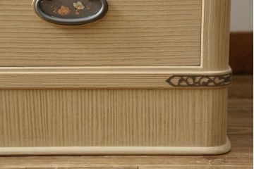 中古　美品　伝統工芸士　小林雄蔵作　品のある佇まいが和の雰囲気を引き立てる加茂総桐箪笥(胴丸、総桐たんす、衣装箪笥、収納箪笥、引き出し、和タンス)(定価約140万円)(R-078901)