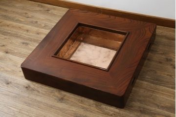 中古　美品　総欅(ケヤキ)材　漆塗り　直置型の重厚な囲炉裏テーブル(4人掛け、木製火鉢)(定価約48万円)(R-078902)