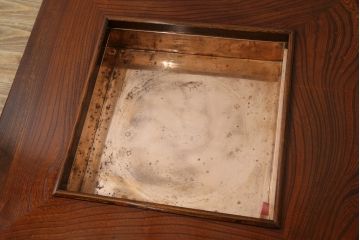 中古　美品　総欅(ケヤキ)材　漆塗り　直置型の重厚な囲炉裏テーブル(4人掛け、木製火鉢)(定価約48万円)(R-078902)