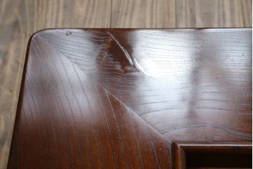 中古　美品　総欅(ケヤキ)材　漆塗り　直置型の重厚な囲炉裏テーブル(4人掛け、木製火鉢)(定価約48万円)(R-078902)