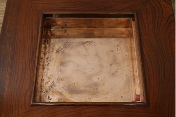 中古　美品　総欅(ケヤキ)材　漆塗り　直置型の重厚な囲炉裏テーブル(4人掛け、木製火鉢)(定価約48万円)(R-078902)