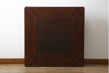 中古　美品　総欅(ケヤキ)材　漆塗り　直置型の重厚な囲炉裏テーブル(4人掛け、木製火鉢)(定価約48万円)(R-078902)