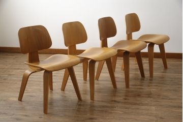 中古　Herman Miller(ハーマンミラー)　Eames「DCW」(Dining Chair Wood Base)　Charles&Ray Eames(チャールズ&レイ イームズ)　イームズプライウッドチェア4脚セット(板座チェア、ダイニングチェア、イス、椅子)(R-078904)